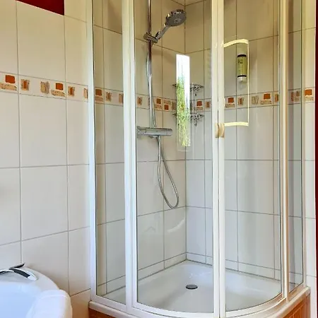 Uttied Mit Terrasse Und Garten - 4 Sterne Dtv * Rambin