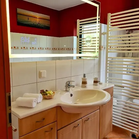 公寓 Uttied Mit Terrasse Und Garten - 4 Sterne Dtv